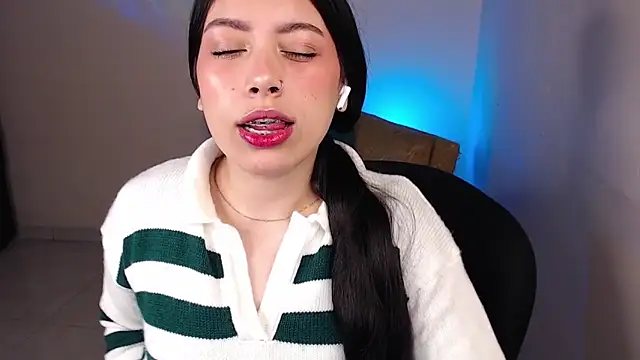 Snapshot of iam_emy chatting on 06.19.26 iam emy online show from 06.19.26