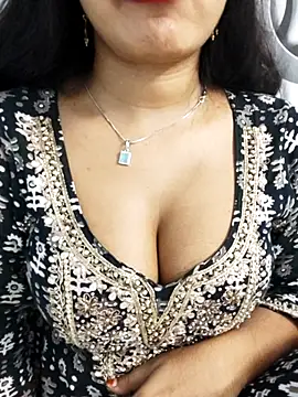 Snapshot of Sania-Love chatting on 10.18.25 Sania-Love online show from 10.18.25