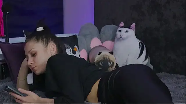 Kathleen Meow online show from 12.12.24