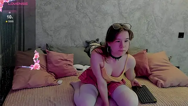 Snapshot of Hibisceae chatting on 11.28.25 Hibisceae online show from 11.28.25