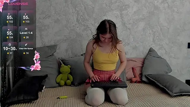 Snapshot of Hibisceae chatting on 12.18.25 Hibisceae online show from 12.18.25