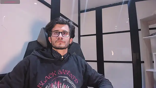 Loggan donnelly online show from 09.25.25