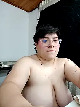 Snapshot of amalia_love chatting on 12.15.24 amalia love online show from 12.15.24