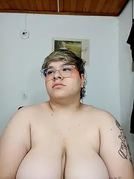 Snapshot of amalia_love chatting on 01.12.25 amalia love online show from 01.12.25