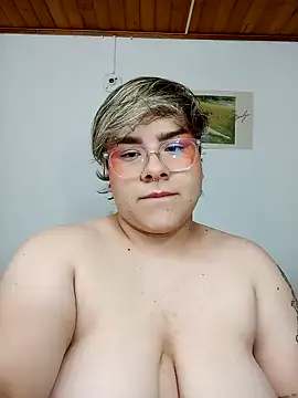 Snapshot of amalia_love chatting on 02.08.25 amalia love online show from 02.08.25