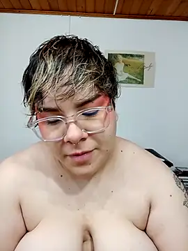 Snapshot of amalia_love chatting on 03.08.25 amalia love online show from 03.08.25