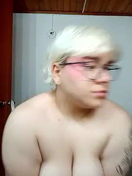 Snapshot of amalia_love chatting on 09.14.25 amalia love online show from 09.14.25