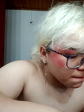 Snapshot of amalia_love chatting on 10.30.25 amalia love online show from 10.30.25