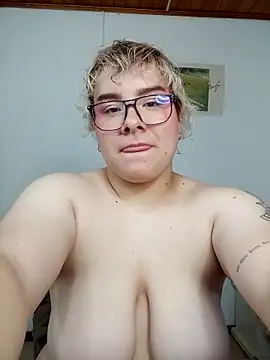 Snapshot of amalia_love chatting on 11.27.25 amalia love online show from 11.27.25