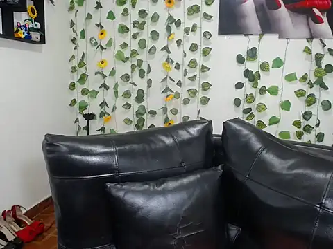 OLIVIAMISSY 02 online show from 11.21.25