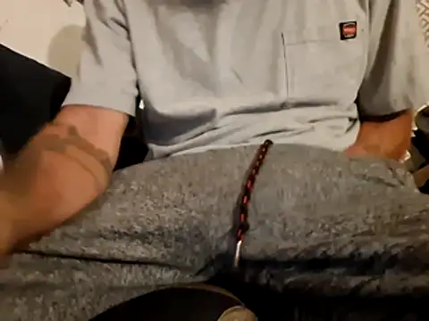 Snapshot of Cantufamily1979 chatting on 11.23.25 Cantufamily1979 online show from 11.23.25