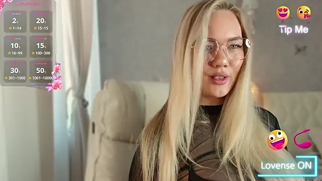 LianaCruz   online show from 01.25.25