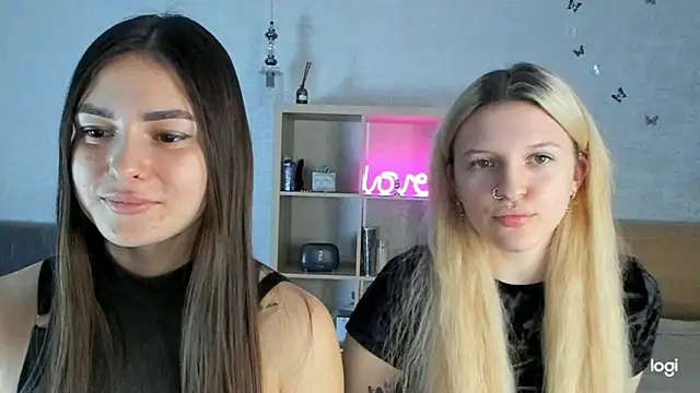 Snapshot of ShySonya chatting on 12.16.24 ShySonya online show from 12.16.24