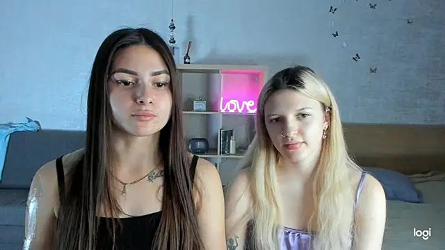 Snapshot of ShySonya chatting on 12.20.24 ShySonya online show from 12.20.24