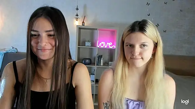 Snapshot of ShySonya chatting on 12.20.24 ShySonya online show from 12.20.24
