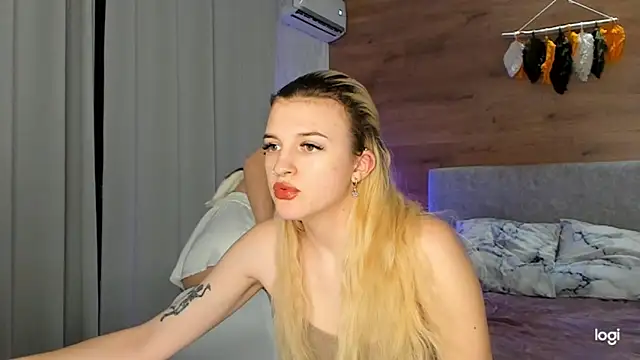 Snapshot of ShySonya chatting on 02.02.25 ShySonya online show from 02.02.25
