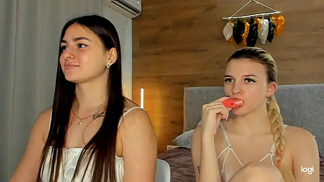 Snapshot of ShySonya chatting on 02.03.25 ShySonya online show from 02.03.25