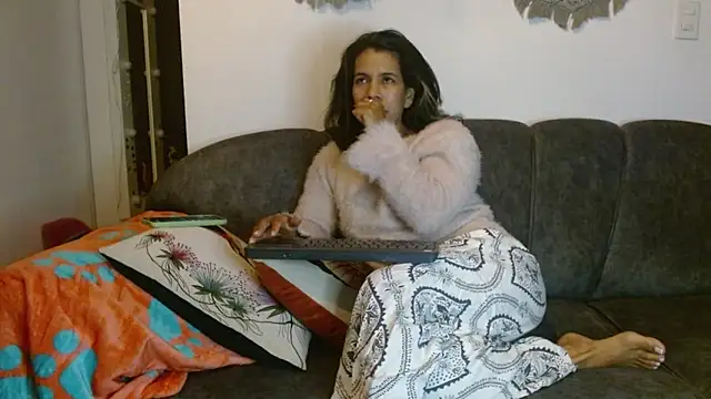 Vanessa Aniston online show from 04.20.26