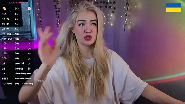 RedVelveten online show from 09.27.25