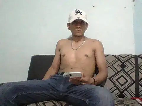 Snapshot of oiram27 chatting on 09.24.25 oiram27 online show from 09.24.25