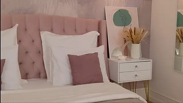 milaleoneli online show from 06.20.26