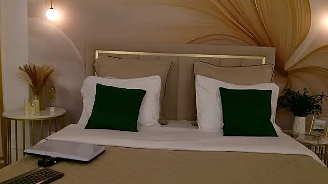 milaleoneli online show from 07.25.26