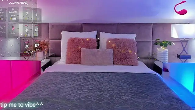 Mayzzie online show from 02.13.25