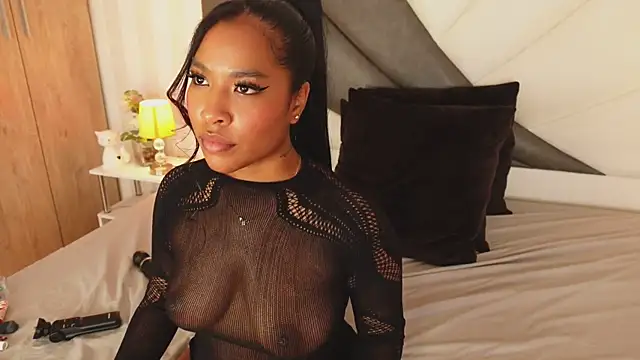 Snapshot of IzzyyBeelmonth chatting on 12.23.24 IzzyyBeelmonth online show from 12.23.24