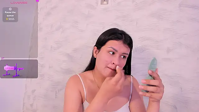 Snapshot of Elalove_ chatting on 10.20.25 Elalove online show from 10.20.25