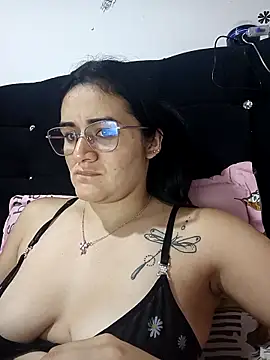 Snapshot of Hanna_Kinsley chatting on 11.04.25 Hanna Kinsley online show from 11.04.25