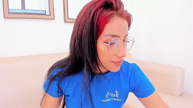 Snapshot of naomiii__ chatting on 01.25.25 naomiii online show from 01.25.25