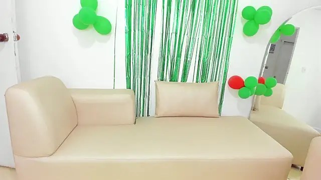 Snapshot of naomiii__ chatting on 03.19.25 naomiii online show from 03.19.25