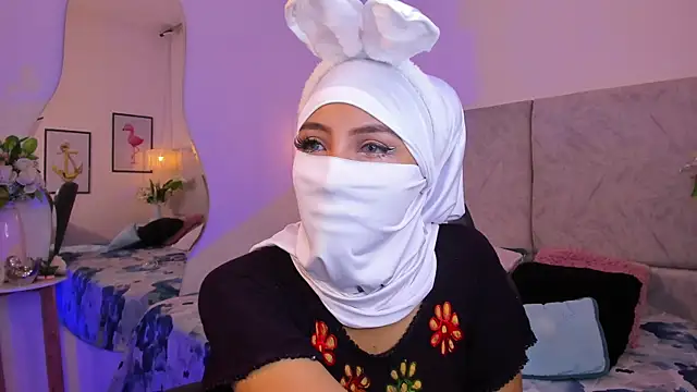 Snapshot of naomiii__ chatting on 11.03.25 naomiii online show from 11.03.25