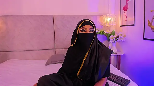 Snapshot of naomiii__ chatting on 11.17.25 naomiii online show from 11.17.25