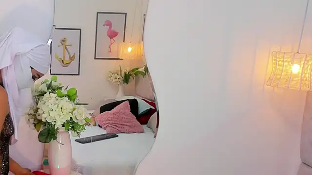 Snapshot of naomiii__ chatting on 11.20.25 naomiii online show from 11.20.25