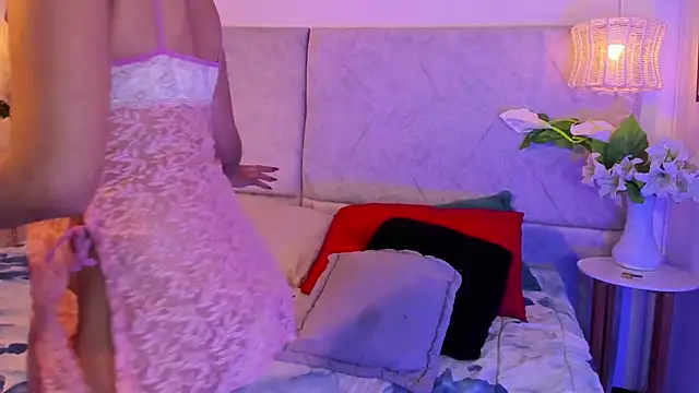 Snapshot of naomiii__ chatting on 11.21.25 naomiii online show from 11.21.25