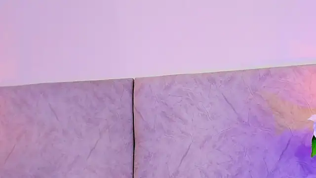 Snapshot of naomiii__ chatting on 11.25.25 naomiii online show from 11.25.25