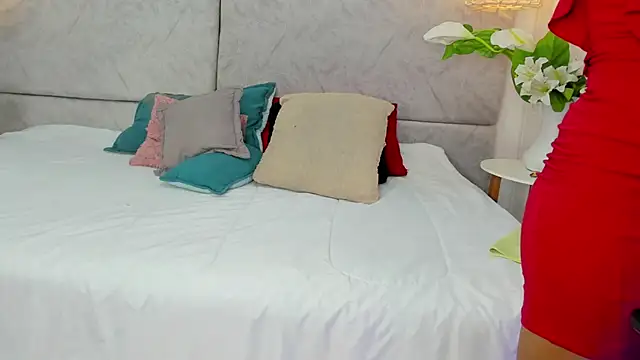 Snapshot of naomiii__ chatting on 12.02.25 naomiii online show from 12.02.25