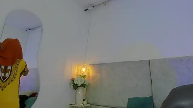 Snapshot of naomiii__ chatting on 12.17.25 naomiii online show from 12.17.25