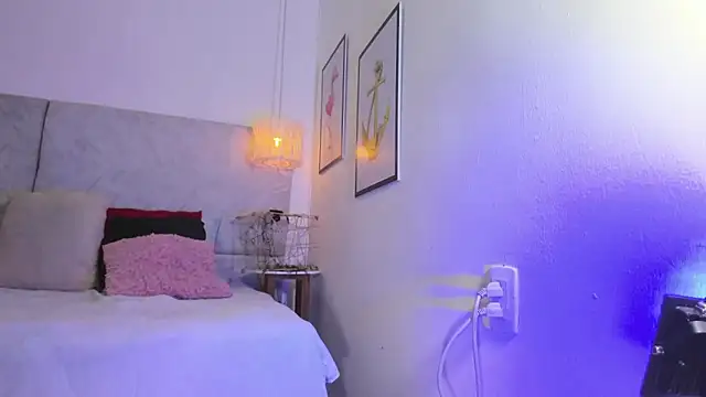 Snapshot of naomiii__ chatting on 01.06.26 naomiii online show from 01.06.26