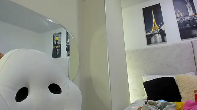 naomiii   online show from 05.12.26