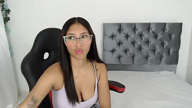 Snapshot of nicol_jc chatting on 12.28.24 nicol jc online show from 12.28.24