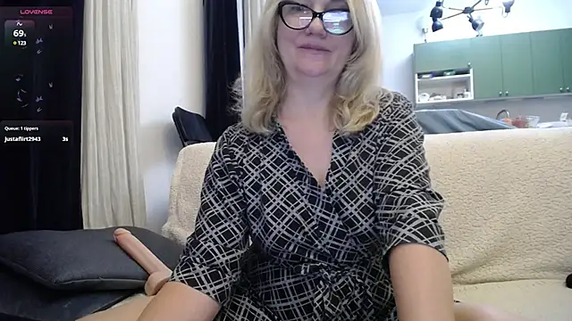 Snapshot of Blond_Woman chatting on 01.29.25 Blond Woman online show from 01.29.25