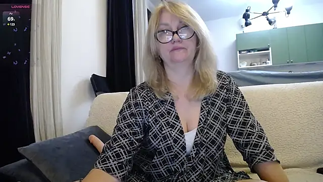 Snapshot of Blond_Woman chatting on 01.31.25 Blond Woman online show from 01.31.25