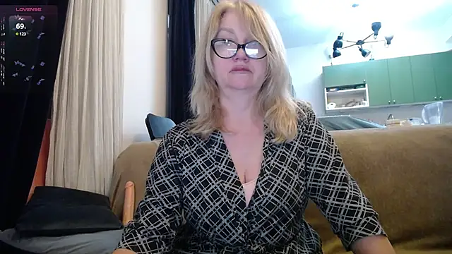Snapshot of Blond_Woman chatting on 02.05.25 Blond Woman online show from 02.05.25
