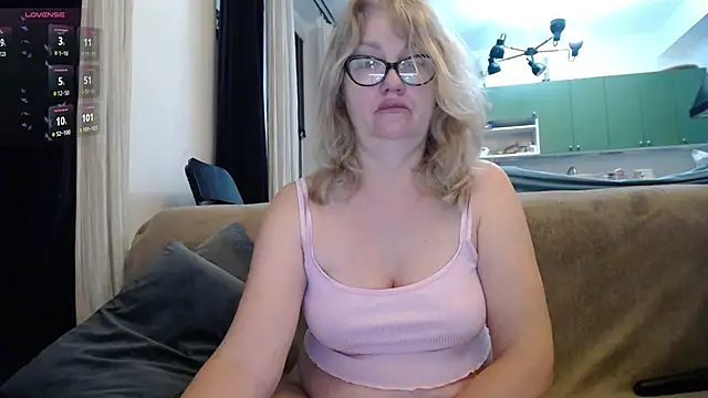 Snapshot of Blond_Woman chatting on 02.06.25 Blond Woman online show from 02.06.25