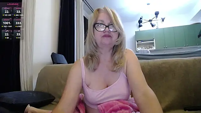 Snapshot of Blond_Woman chatting on 02.08.25 Blond Woman online show from 02.08.25