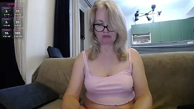 Snapshot of Blond_Woman chatting on 02.09.25 Blond Woman online show from 02.09.25