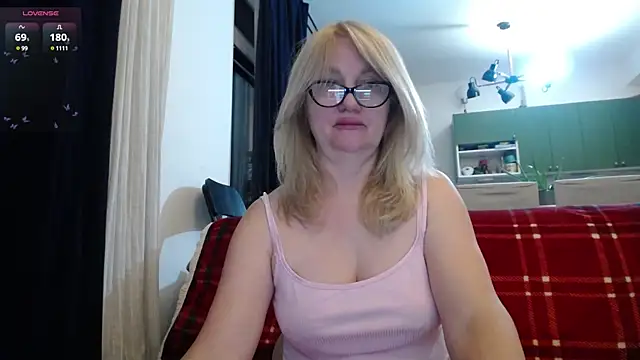 Snapshot of Blond_Woman chatting on 03.20.25 Blond Woman online show from 03.20.25