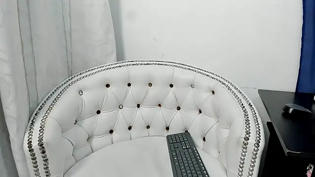 Analia18  online show from 02.25.25